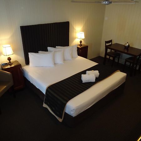 Country Plaza Motor Inn Mackay Værelse billede