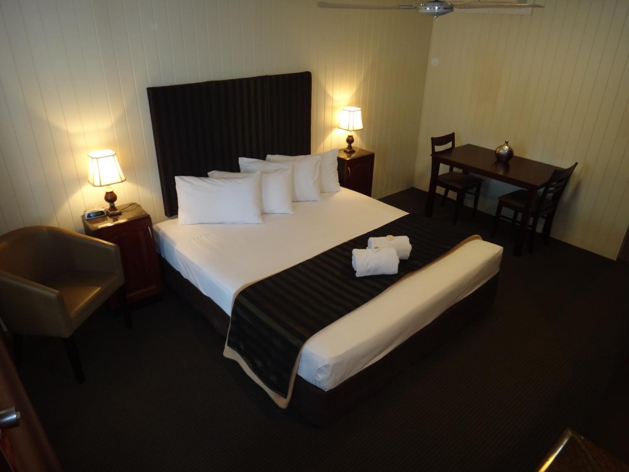 Country Plaza Motor Inn Mackay Værelse billede